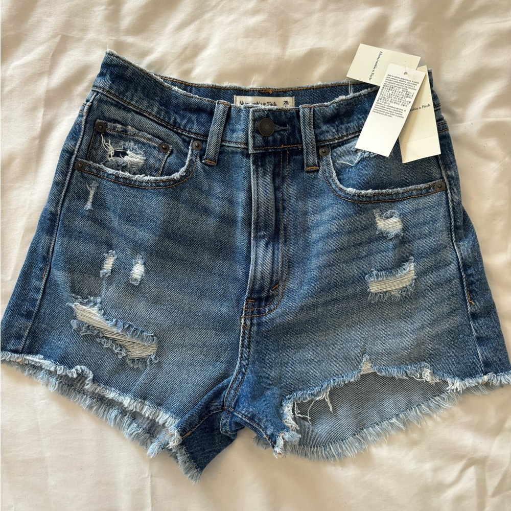 Abercrombie and fitch the mom short high rise. Size 25